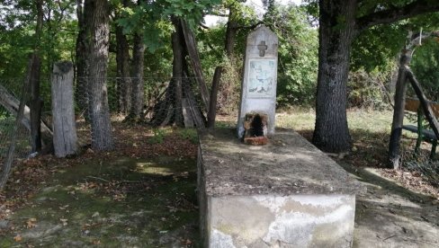 SRBI U SELU KOD BUJANOVCA MOLE SE KAMENU UMESTO U CRKVI: Nemaju prodavnicu, apoteku, ambulantu, poštu... SRBI U SELU KOD BUJANOVCA MOLE SE KAMENU UMESTO U CRKVI: Nemaju prodavnicu, apoteku, ambulantu, poštu...
