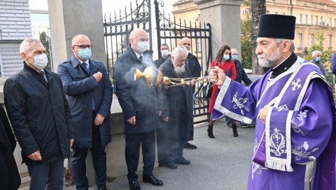 ПРВИ ПУТ ПОСЛЕ 76 ГОДИНА: Служен парастос црвеноармејцима палим за слободу Београда ПРВИ ПУТ ПОСЛЕ 76 ГОДИНА: Служен парастос црвеноармејцима палим за слободу Београда