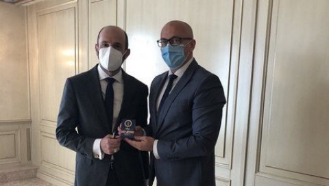 ЗАМЕНИК КОСОВСКОГ ПРЕМИЈЕРА: Горан Ракић са делегацијом САД за енергетику ЗАМЕНИК КОСОВСКОГ ПРЕМИЈЕРА: Горан Ракић са делегацијом САД за енергетику