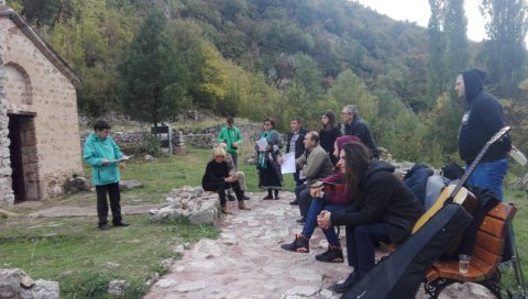ЦРНИЦА ОПЕТ МУЗА УМЕТНИЦИМА: Друштво Петрус организовало шесто издање књижевне колоније у Забреги код Параћина ЦРНИЦА ОПЕТ МУЗА УМЕТНИЦИМА: Друштво Петрус организовало шесто издање књижевне колоније у Забреги код Параћина