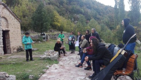 ЦРНИЦА ОПЕТ МУЗА УМЕТНИЦИМА: Друштво Петрус организовало шесто издање књижевне колоније у Забреги код Параћина ЦРНИЦА ОПЕТ МУЗА УМЕТНИЦИМА: Друштво Петрус организовало шесто издање књижевне колоније у Забреги код Параћина