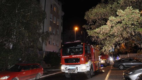 GORI STAN NA NOVOM BEOGRADU: Vatrogasci se bore sa požarom GORI STAN NA NOVOM BEOGRADU: Vatrogasci se bore sa požarom