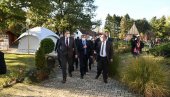ДОДИК И ВИШКОВИЋ У ГОСТИМА: Заједничким снагама до одрживости Бање Дворови ДОДИК И ВИШКОВИЋ У ГОСТИМА: Заједничким снагама до одрживости Бање Дворови