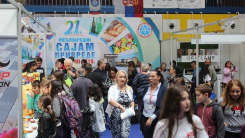 СМОТРА ЧЕКА БОЉА ВРЕМЕНА. Корона отказала Међународни сајам привреде у Параћину СМОТРА ЧЕКА БОЉА ВРЕМЕНА. Корона отказала Међународни сајам привреде у Параћину