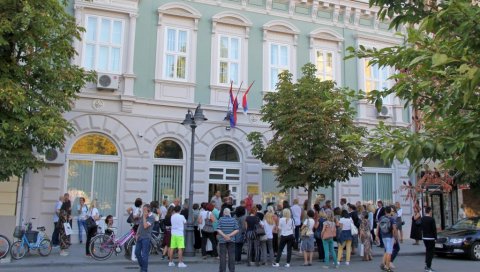 ПОЧАСТ СЛАВНОМ СУГРАЂАНИНУ: Предложено да Градска библиотека у Вршцу да понесе име Васка Попе ПОЧАСТ СЛАВНОМ СУГРАЂАНИНУ: Предложено да Градска библиотека у Вршцу да понесе име Васка Попе