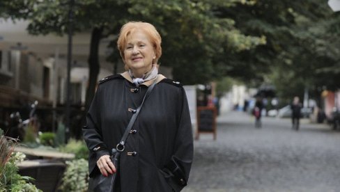 MUZIKA JE MOJA TERAPIJA: Primadona Radmila Smiljanić o pola veka umetničke i tri decenije pedagoške karijere MUZIKA JE MOJA TERAPIJA: Primadona Radmila Smiljanić o pola veka umetničke i tri decenije pedagoške karijere