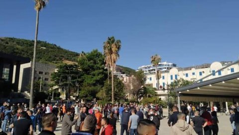 ПРОТЕСТ УГОСТИТЕЉА У БУДВИ: Ако НКТ не промени одлуку, само ћемо отворити локале ПРОТЕСТ УГОСТИТЕЉА У БУДВИ: Ако НКТ не промени одлуку, само ћемо отворити локале