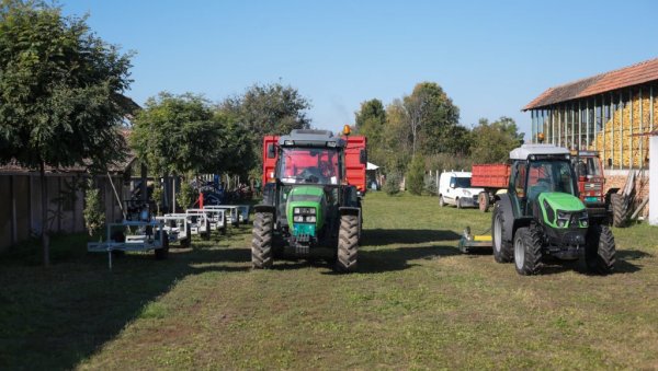 ВЕЛИКЕ СУБВЕНЦИЈЕ ЗА ПОЉОПРИВРЕДУ: Вучић најавио подстицаје за куповину нове механизације ВЕЛИКЕ СУБВЕНЦИЈЕ ЗА ПОЉОПРИВРЕДУ: Вучић најавио подстицаје за куповину нове механизације