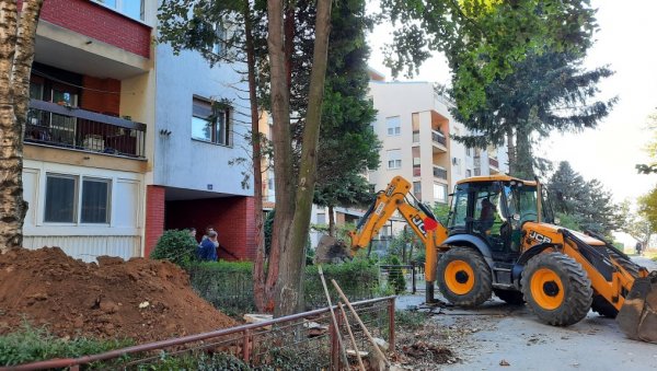 НЕМА МАЈСТОРА ДА ЗАВАРИ РАДИЈАТОРЕ: Житељи Улице Саре Бернар пет октобарских дана провели у хладним становима НЕМА МАЈСТОРА ДА ЗАВАРИ РАДИЈАТОРЕ: Житељи Улице Саре Бернар пет октобарских дана провели у хладним становима