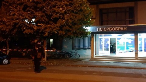 ДЕТАЉИ НАПАДА НА ПОЛИЦИЈСКУ СТАНИЦУ: Ухапшен младић (27) због сумње да је бацио бомбу у Србобрану ДЕТАЉИ НАПАДА НА ПОЛИЦИЈСКУ СТАНИЦУ: Ухапшен младић (27) због сумње да је бацио бомбу у Србобрану