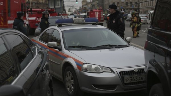 ПУЦЊАВА У ГИМНАЗИЈИ У БРЈАНСКУ: Ватру отворила ученица - погинуле две особе ПУЦЊАВА У ГИМНАЗИЈИ У БРЈАНСКУ: Ватру отворила ученица - погинуле две особе
