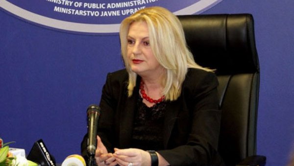 ТАХИРИ ГОВОРИ ЕУ КАКО ДА УСЛОВИ СРБИЈУ: Едита соли памет Западу ТАХИРИ ГОВОРИ ЕУ КАКО ДА УСЛОВИ СРБИЈУ: Едита соли памет Западу