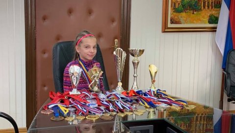МИЋИЋ ДАРОВАО ЕМУ: Пријем за малу шампионку МИЋИЋ ДАРОВАО ЕМУ: Пријем за малу шампионку