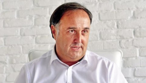 СУВОЗАЧ У ШКОДИ ЈАУКАО ОД БОЛОВА: Саслушано двоје инкасаната и полицајац, који су били сведоци несреће на наплатној рампи код Дољевца СУВОЗАЧ У ШКОДИ ЈАУКАО ОД БОЛОВА: Саслушано двоје инкасаната и полицајац, који су били сведоци несреће на наплатној рампи код Дољевца