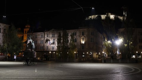 СЛОВЕНЦИ У ПАНИЦИ - ВЛАСТ УПОЗОРАВА: Опет преко 1000 заражених - све смо ближи црвеној фази СЛОВЕНЦИ У ПАНИЦИ - ВЛАСТ УПОЗОРАВА: Опет преко 1000 заражених - све смо ближи црвеној фази