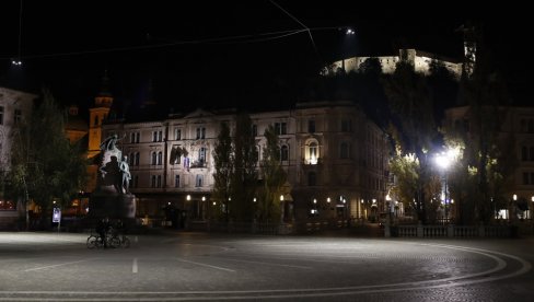 ЉУБЉАНА - ГРАД ДУХОВА: Иако је број оболелих скоро исти, Словенија и Хрватска третирају талас короне различито ЉУБЉАНА - ГРАД ДУХОВА: Иако је број оболелих скоро исти, Словенија и Хрватска третирају талас короне различито