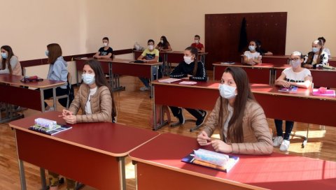 КОРОНА ХАРА ПО ЦРНОГОРСКИМ ШКОЛАМА: Заражено 97 ученика и 92 наставника, у самоизолацији 558 особа КОРОНА ХАРА ПО ЦРНОГОРСКИМ ШКОЛАМА: Заражено 97 ученика и 92 наставника, у самоизолацији 558 особа