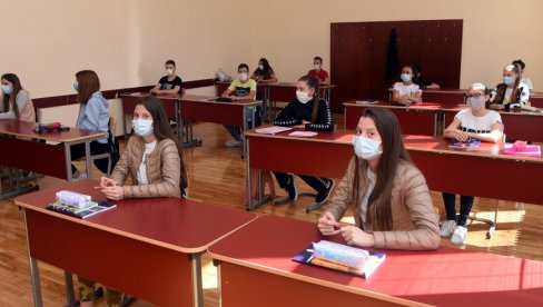 ЂАЦИ ПИЛОТИРАЈУ КРОЗ ГРАДИВО: Последње припреме за пробни пројекат државне матуре у стотину средњих школа ЂАЦИ ПИЛОТИРАЈУ КРОЗ ГРАДИВО: Последње припреме за пробни пројекат државне матуре у стотину средњих школа