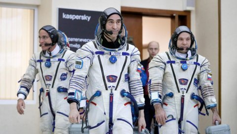 СОЈУЗ СЕ ВРАТИО НА ЗЕМЉУ: Руски космонаут Сергеј Рижиков преузео командовање Међународном свемирском станицом (ФОТО/ВИДЕО) СОЈУЗ СЕ ВРАТИО НА ЗЕМЉУ: Руски космонаут Сергеј Рижиков преузео командовање Међународном свемирском станицом (ФОТО/ВИДЕО)