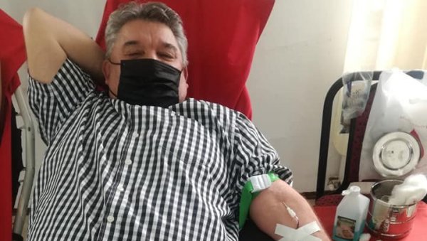 ДАО КРВ 62 ПУТА Дејан Новаковић из Јагодине до сада дао 31 литар крви ДАО КРВ 62 ПУТА Дејан Новаковић из Јагодине до сада дао 31 литар крви