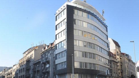 ФУНКЦИОНЕРИ УГЛАВНОМ ПОШТУЈУ ЗАКОН: МЕСЕЧНО И 300 ЗАХТЕВА ЗА ДУПЛУ ФОТЕЉУ