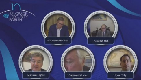 ПРИШТИНА МОРА ДА ПРОМЕНИ СТАВ: Вучић путем видео-линка учествовао на Београдском безбедносном форуму (ВИДЕО) ПРИШТИНА МОРА ДА ПРОМЕНИ СТАВ: Вучић путем видео-линка учествовао на Београдском безбедносном форуму (ВИДЕО)