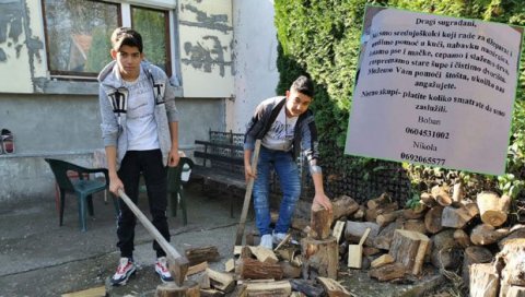 ЗА ЏЕПАРАЦ ЦЕПАЈУ ДРВА: Двојица чачанских средњошколаца одушевила суграђане огласом ЗА ЏЕПАРАЦ ЦЕПАЈУ ДРВА: Двојица чачанских средњошколаца одушевила суграђане огласом