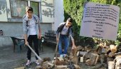 ZA DŽEPARAC CEPAJU DRVA: Dvojica čačanskih srednjoškolaca oduševila sugrađane oglasom ZA DŽEPARAC CEPAJU DRVA: Dvojica čačanskih srednjoškolaca oduševila sugrađane oglasom