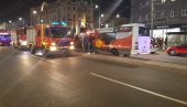ХАОС НА ТЕРАЗИЈАМА: Таксиста улетео у супротну траку, полиција и ватрогасци на лицу места (ФОТО/ВИДЕО) ХАОС НА ТЕРАЗИЈАМА: Таксиста улетео у супротну траку, полиција и ватрогасци на лицу места (ФОТО/ВИДЕО)