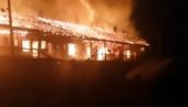 VELIKI POŽAR U BAČU Izgorela stambena zgrada, ugroženo 20 porodica (VIDEO) VELIKI POŽAR U BAČU Izgorela stambena zgrada, ugroženo 20 porodica (VIDEO)