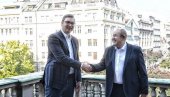 ВУЧИЋ СА ПАСТОРОМ: Одличан разговор о будућности Србије ВУЧИЋ СА ПАСТОРОМ: Одличан разговор о будућности Србије