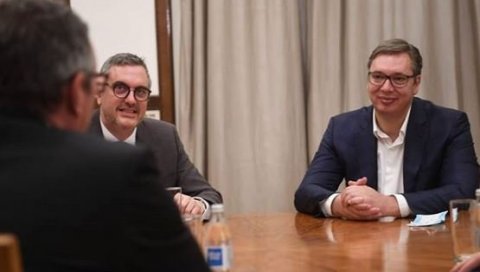 ВУЧИЋ СЕ САСТАО СА ЈОАКИМОМ ФАЈФЕРОМ: Председник Србије разговарао са послаником Бундестага о привлачењу нових инвестиција (ФОТО) ВУЧИЋ СЕ САСТАО СА ЈОАКИМОМ ФАЈФЕРОМ: Председник Србије разговарао са послаником Бундестага о привлачењу нових инвестиција (ФОТО)