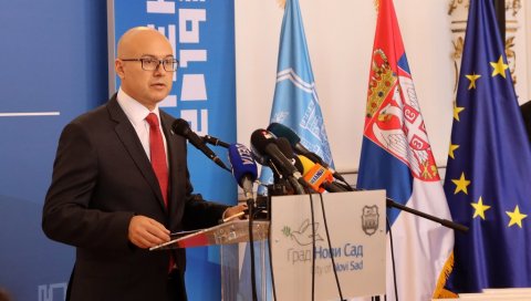 ВУЧЕВИЋ ПОТВРДИО: Дан жалости на дан сахране Ђорђа Балашевића, Бог бира ваљда најбоље међу нама! ВУЧЕВИЋ ПОТВРДИО: Дан жалости на дан сахране Ђорђа Балашевића, Бог бира ваљда најбоље међу нама!