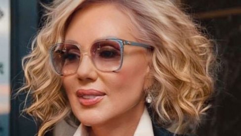 БРЕНА ПОКАЗАЛА ЈАХТУ ОД 6.000.000 ЕВРА: Певачица открила да је уживала у одмору (ФОТО) БРЕНА ПОКАЗАЛА ЈАХТУ ОД 6.000.000 ЕВРА: Певачица открила да је уживала у одмору (ФОТО)