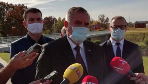 PREMIJER VIŠKOVIĆ NA REKONSTRUISANOM MOSTU NA VIJACI: Vizionarski Prnjavor realizovao višemilionske projekte, uz najavu novih (FOTO) PREMIJER VIŠKOVIĆ NA REKONSTRUISANOM MOSTU NA VIJACI: Vizionarski Prnjavor realizovao višemilionske projekte, uz najavu novih (FOTO)