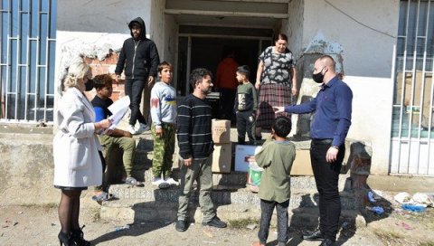 ДОНИРАЛИ НАМИРНИЦЕ И ЗИМНИЦУ: Помоћ за 16 угрожених породица ДОНИРАЛИ НАМИРНИЦЕ И ЗИМНИЦУ: Помоћ за 16 угрожених породица
