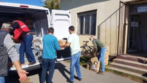 ЗБРИНУТО 27 СТАНАРА ПОСЛЕ ПОЖАРА: Ватрена стихија докрајчила зграду у Бачу, у којој су живеле социјално угрожене породице ЗБРИНУТО 27 СТАНАРА ПОСЛЕ ПОЖАРА: Ватрена стихија докрајчила зграду у Бачу, у којој су живеле социјално угрожене породице