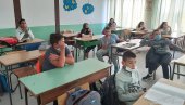 ШКОЛАРЦИ У ЧАСТ ЈАБУКЕ: Посебан дан за посебну воћку