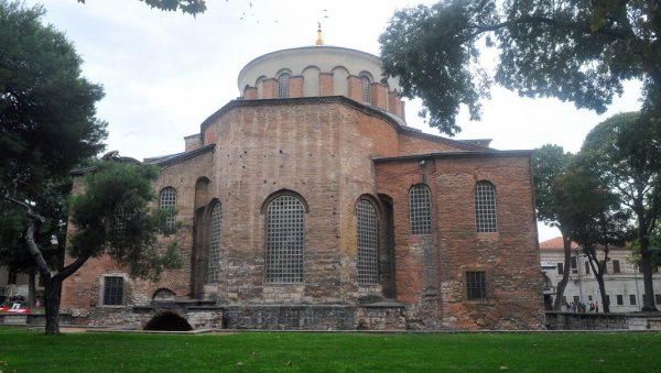 ТРАГИКА НАЈСАМОТНИЈЕ ПРАВОСЛАВНЕ СВЕТИЊЕ: Новости у првом хришћанском храму у Истанбулу, цркви Свете Ирине старој 15 векова ТРАГИКА НАЈСАМОТНИЈЕ ПРАВОСЛАВНЕ СВЕТИЊЕ: Новости у првом хришћанском храму у Истанбулу, цркви Свете Ирине старој 15 векова