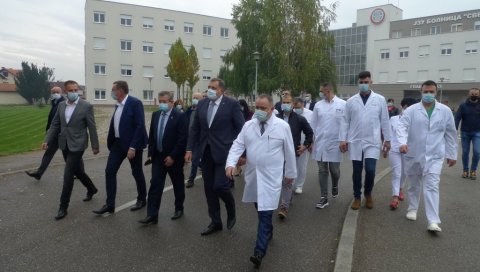 СЛЕДИ ТЕШКА СЕДМИЦА: Додик, Шаренић и Мићић на отварању ковид болнице у Бијељини (ФОТО) СЛЕДИ ТЕШКА СЕДМИЦА: Додик, Шаренић и Мићић на отварању ковид болнице у Бијељини (ФОТО)
