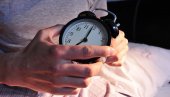 SPAVANJE TRAJE SAT VREMENA DUŽE: U nedelju počinje zimsko računanje vremena SPAVANJE TRAJE SAT VREMENA DUŽE: U nedelju počinje zimsko računanje vremena