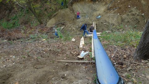 ПОЧЕЛА ИЗГРАДЊА ВОДОВОДНЕ МРЕЖЕ У ПОДНОЖЈУ МАЈЕВИЦЕ: Провидна течност за 70 домаћинстава ПОЧЕЛА ИЗГРАДЊА ВОДОВОДНЕ МРЕЖЕ У ПОДНОЖЈУ МАЈЕВИЦЕ: Провидна течност за 70 домаћинстава