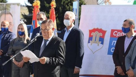 СОКОЛАЦ ПОСТАЈЕ МОДЕРНА ПЛАНИНСКА ВАРОШ: Милован Бјелица хоће и трећи мандат СОКОЛАЦ ПОСТАЈЕ МОДЕРНА ПЛАНИНСКА ВАРОШ: Милован Бјелица хоће и трећи мандат