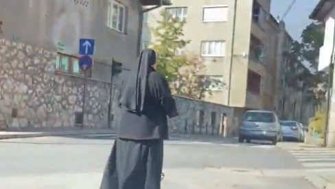 ЧАСНА СЕСТРА БРЗА КАО МУЊА: Пројурила електричним тротинетом, грађани се одушевили (ВИДЕО) ЧАСНА СЕСТРА БРЗА КАО МУЊА: Пројурила електричним тротинетом, грађани се одушевили (ВИДЕО)