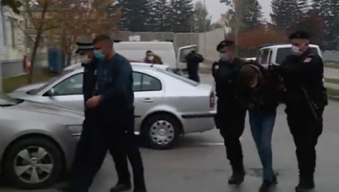 ЛИСИЦЕ ЗБОГ ПРЕТЊИ: Не јењавају сукоби у Сокоцу, ухапшен Душан Боровчанин, брат недавно претученог Марка, , застрашивао Стефана Делића ЛИСИЦЕ ЗБОГ ПРЕТЊИ: Не јењавају сукоби у Сокоцу, ухапшен Душан Боровчанин, брат недавно претученог Марка, , застрашивао Стефана Делића