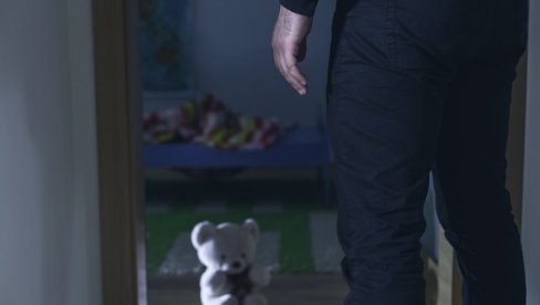 ВИШЕ ПУТА ОБЉУБИО ДЕВОЈЧИЦУ (12)? У Кладову ухапшен осумњичени младић (23) из Власотинца ВИШЕ ПУТА ОБЉУБИО ДЕВОЈЧИЦУ (12)? У Кладову ухапшен осумњичени младић (23) из Власотинца