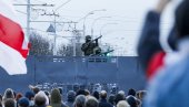 НАПАД НА ПОЛИЦИЈСКУ СТАНИЦУ: Белоруски демонстранти каменовали службена возила (ВИДЕО) НАПАД НА ПОЛИЦИЈСКУ СТАНИЦУ: Белоруски демонстранти каменовали службена возила (ВИДЕО)