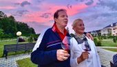 МНОГО ВИТАМИНА И МАСКА: Богољуб и Миланка Карић се опорављају од короне МНОГО ВИТАМИНА И МАСКА: Богољуб и Миланка Карић се опорављају од короне