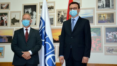ПЕТКОВИЋ СА ШЕФОМ МИСИЈЕ ОЕБСА: Директор канцеларије за Косово и Метохију са Бартуом о политичкој-безбедосној ситуацији ПЕТКОВИЋ СА ШЕФОМ МИСИЈЕ ОЕБСА: Директор канцеларије за Косово и Метохију са Бартуом о политичкој-безбедосној ситуацији