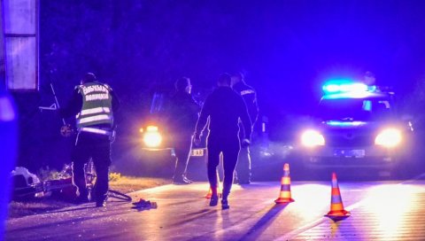 ТЕШКА САОБРАЋАЈКА У ЗАЈЕЧАРУ: Комби покосио бициклисту, погинуо на месту несреће (ФОТО) ТЕШКА САОБРАЋАЈКА У ЗАЈЕЧАРУ: Комби покосио бициклисту, погинуо на месту несреће (ФОТО)
